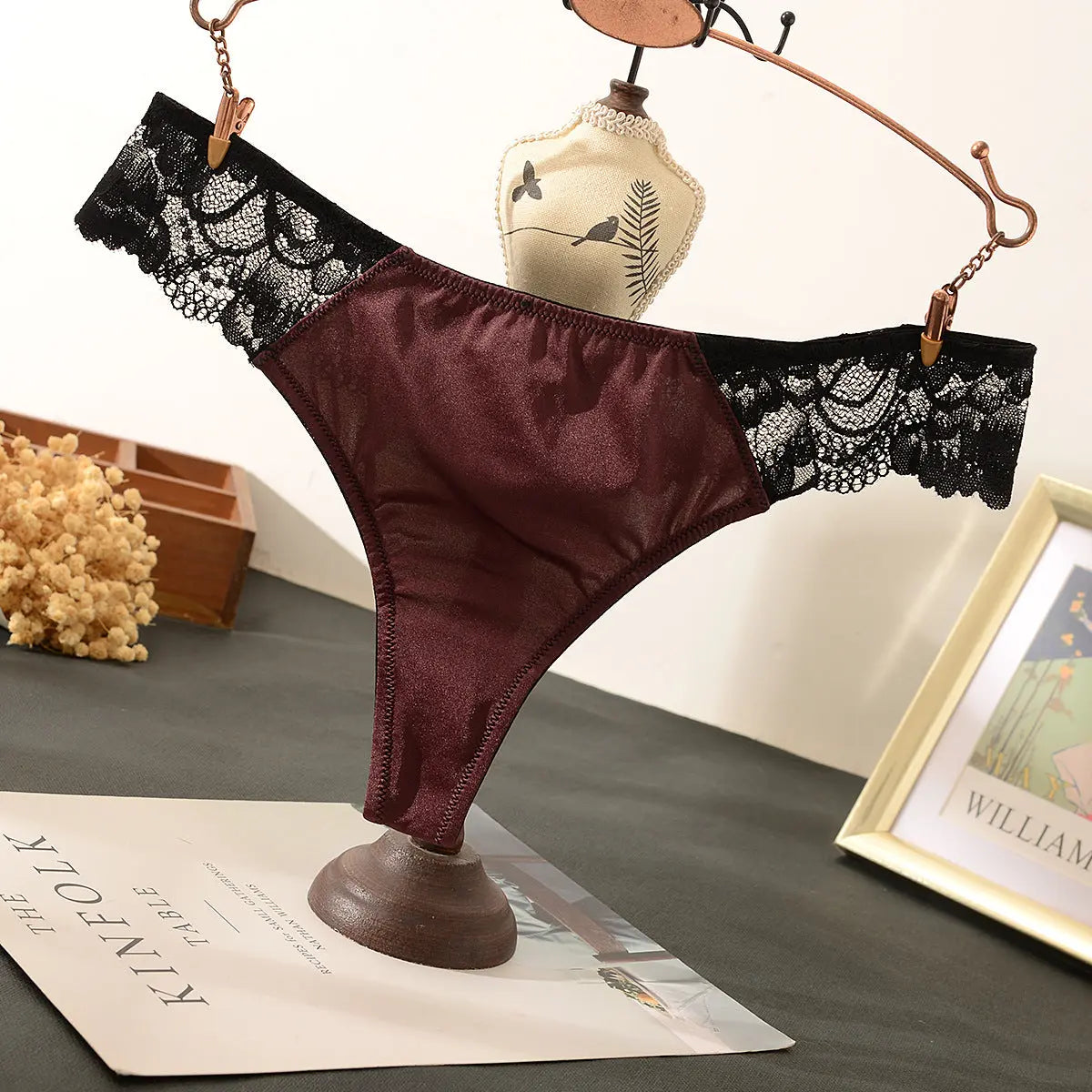 Diaochan summer silky breathable sexy lace thong underwear European and American fashion ladies T pants cotton crotch Alice Thong