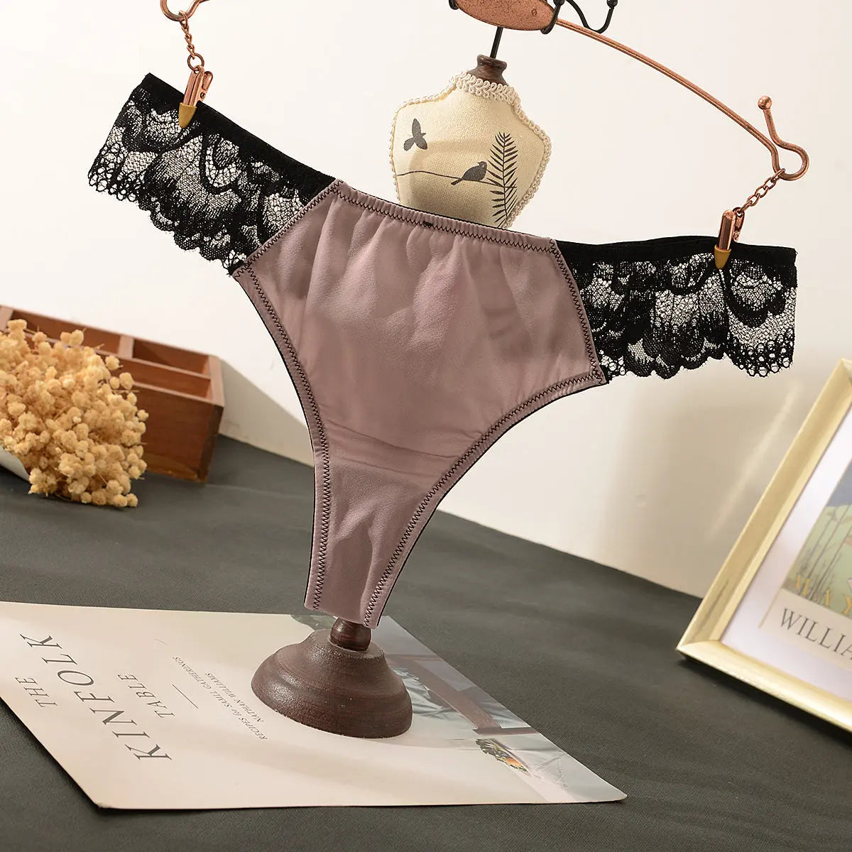 Diaochan summer silky breathable sexy lace thong underwear European and American fashion ladies T pants cotton crotch Alice Thong