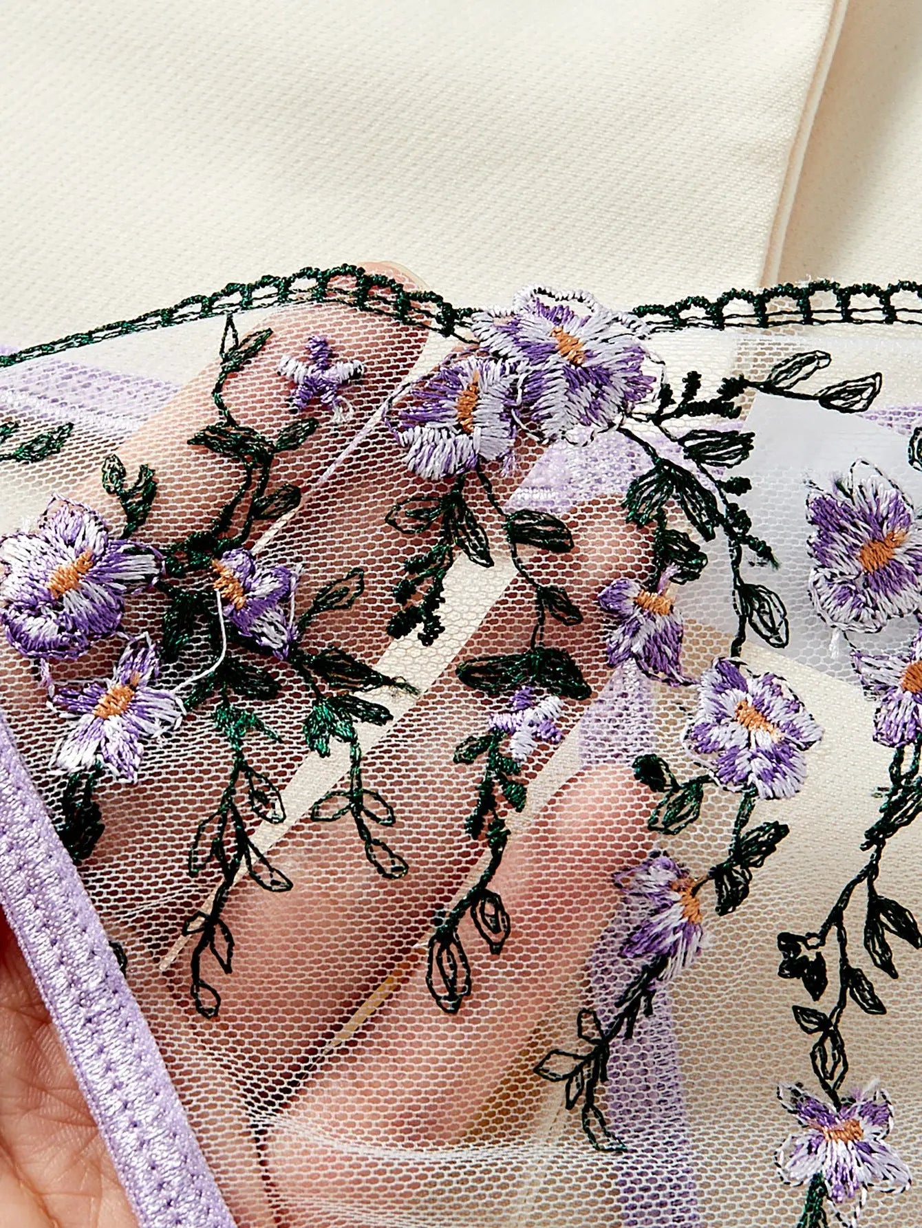 European and American sexy lingerie set for women, small fresh floral sexy perspective embroidery steel ring bra Alice Thong