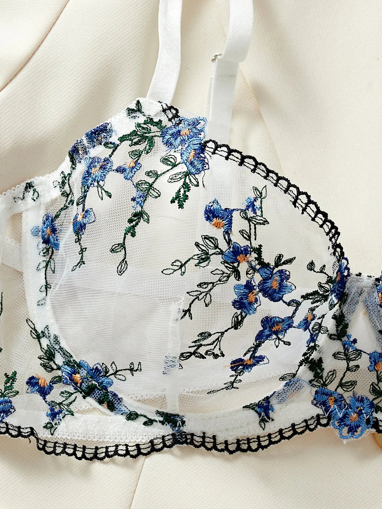 European and American sexy lingerie set for women, small fresh floral sexy perspective embroidery steel ring bra Alice Thong