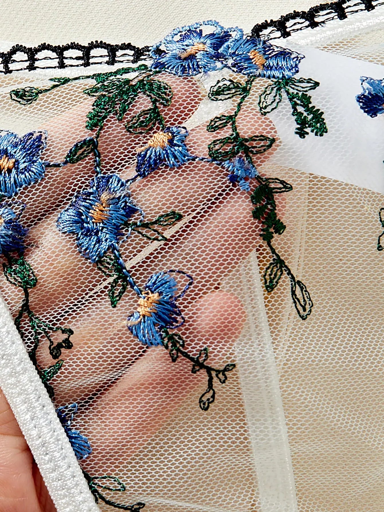 European and American sexy lingerie set for women, small fresh floral sexy perspective embroidery steel ring bra Alice Thong