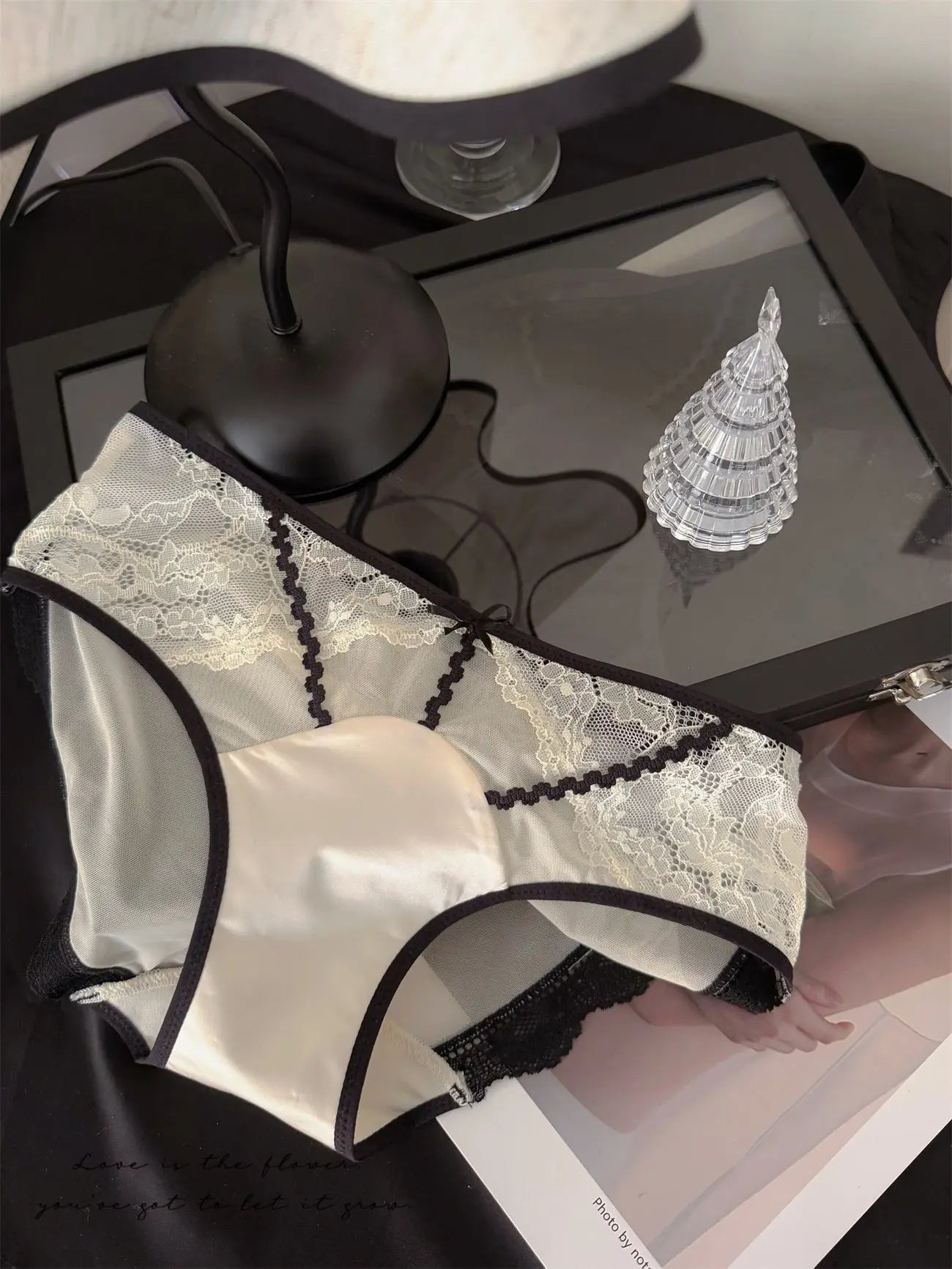Feminine charm ~ Light luxury French elegant high-end atmosphere lace women's panties, ice silk transparent with cotton crotch, triangle briefs. Alice Thong