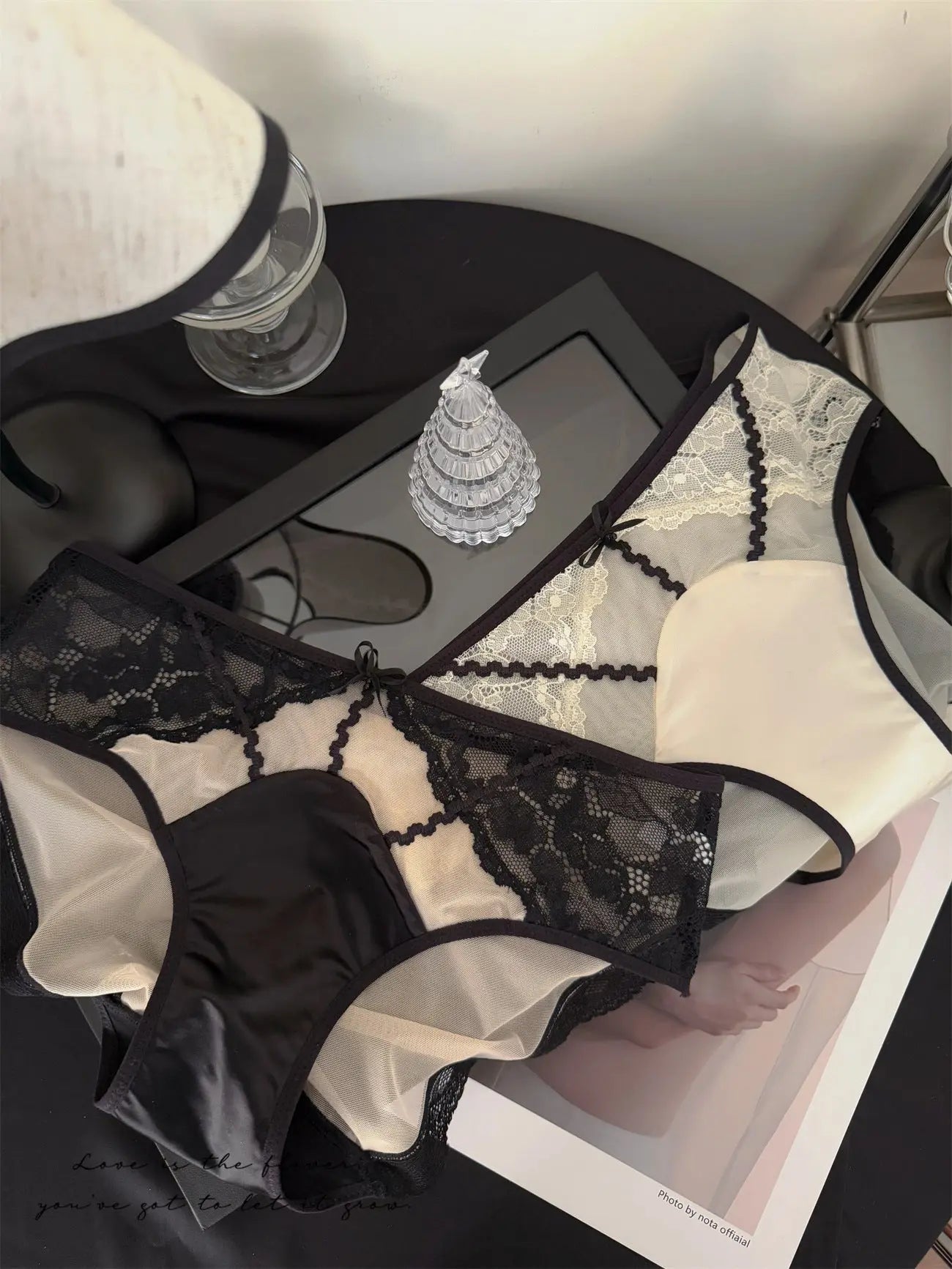Feminine charm ~ Light luxury French elegant high-end atmosphere lace women's panties, ice silk transparent with cotton crotch, triangle briefs. Alice Thong