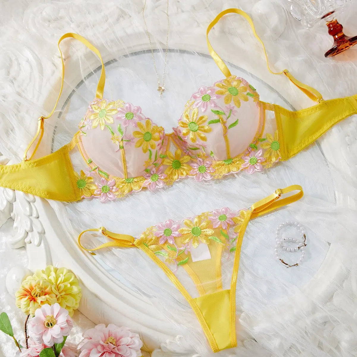 High-quality underwear set: floral embroidered thin bra, mesh, breathable, comfortable, push-up. Alice Thong