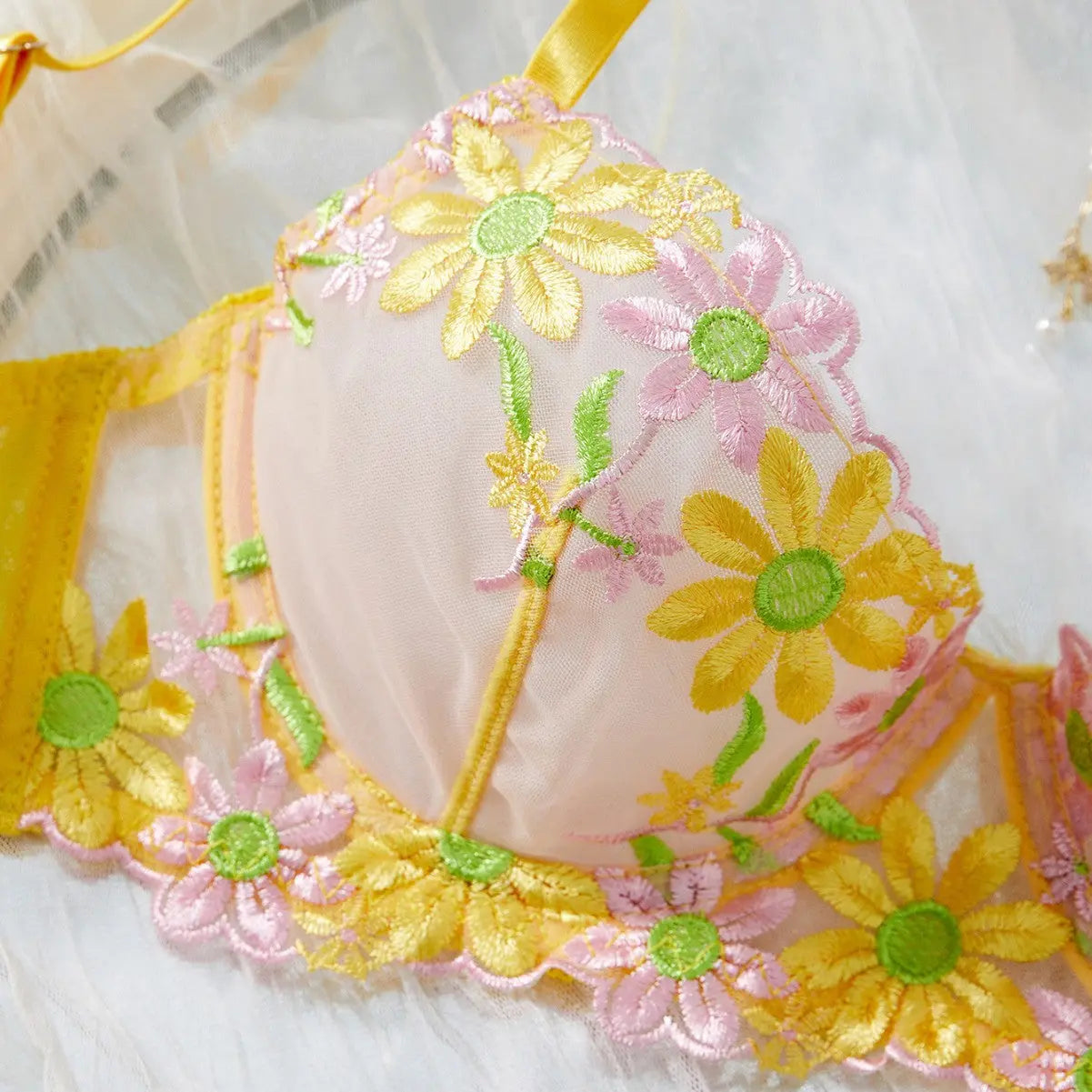 High-quality underwear set: floral embroidered thin bra, mesh, breathable, comfortable, push-up. Alice Thong