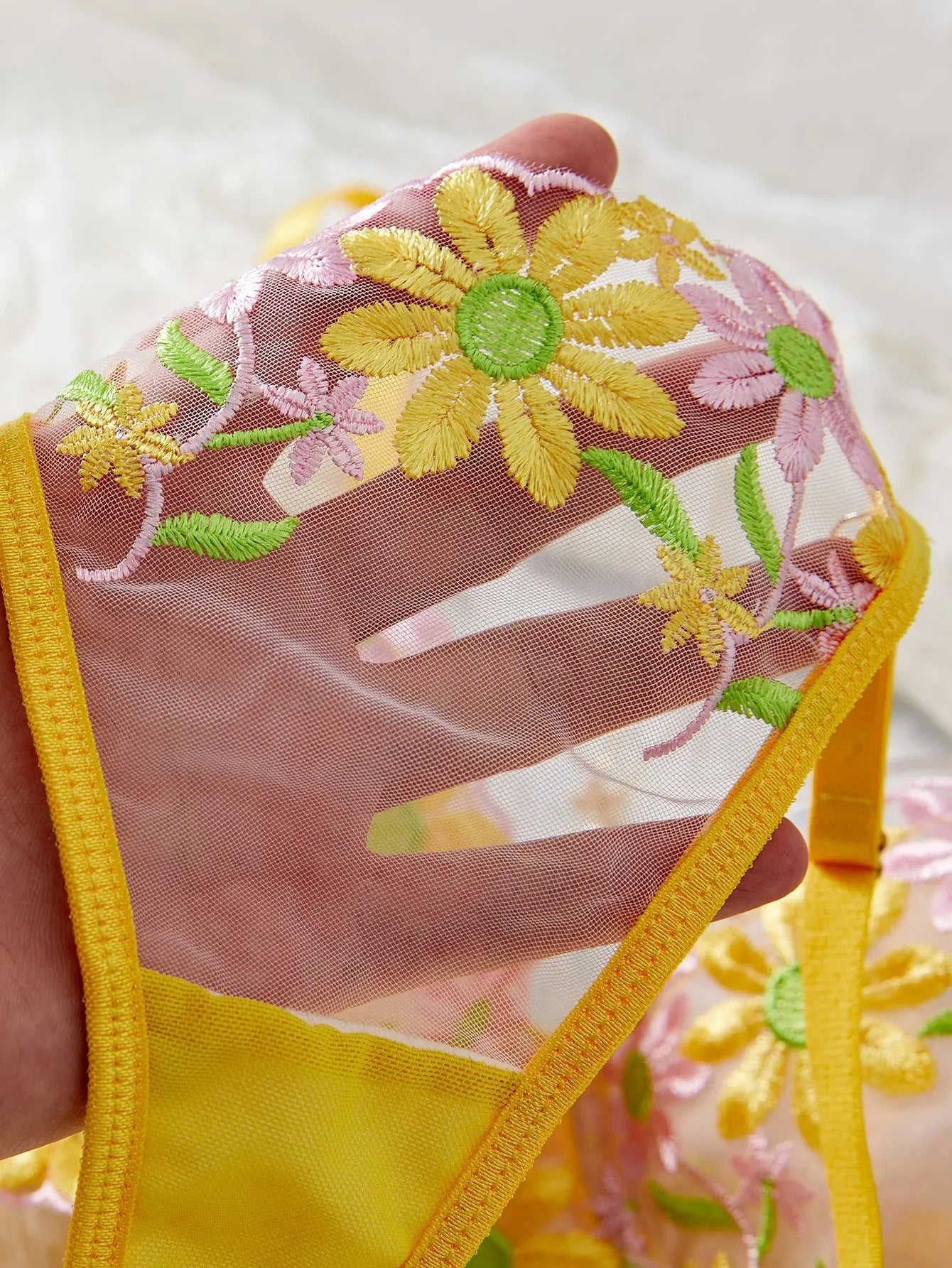 High-quality underwear set: floral embroidered thin bra, mesh, breathable, comfortable, push-up. Alice Thong