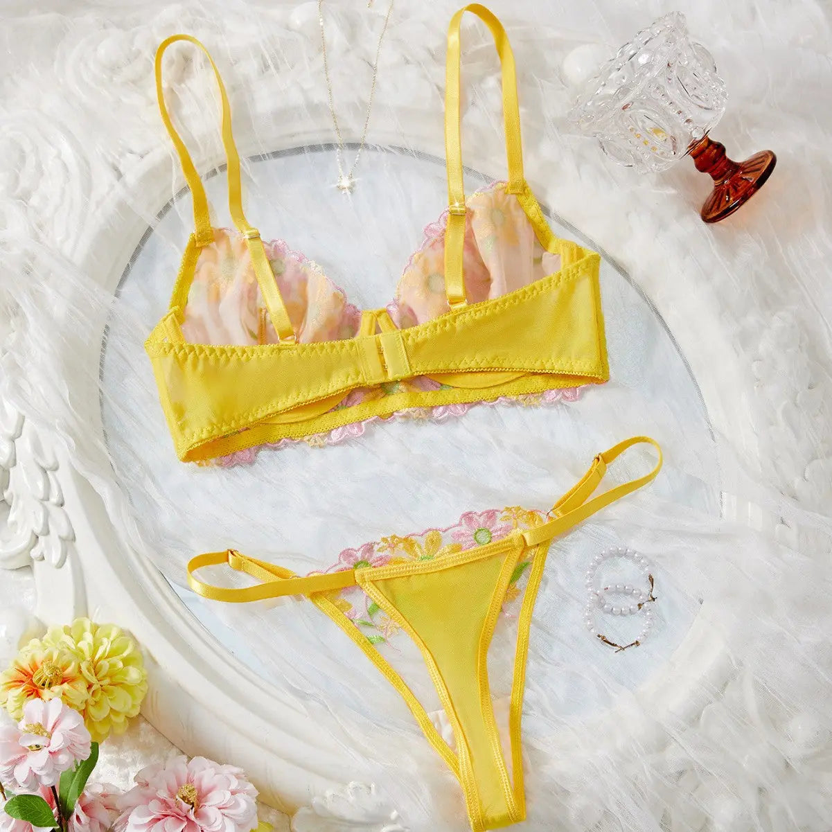 High-quality underwear set: floral embroidered thin bra, mesh, breathable, comfortable, push-up. Alice Thong