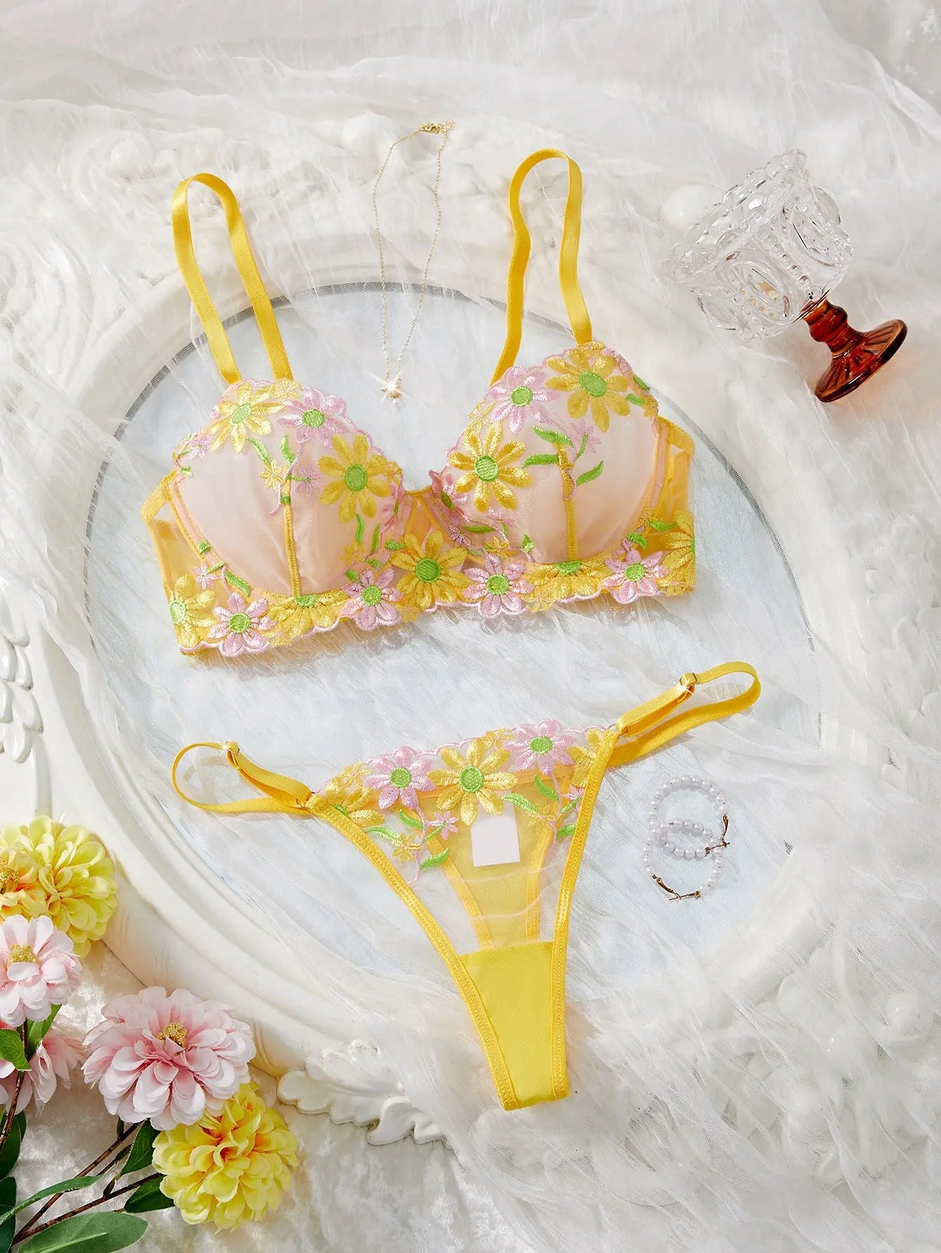 High-quality underwear set: floral embroidered thin bra, mesh, breathable, comfortable, push-up. Alice Thong