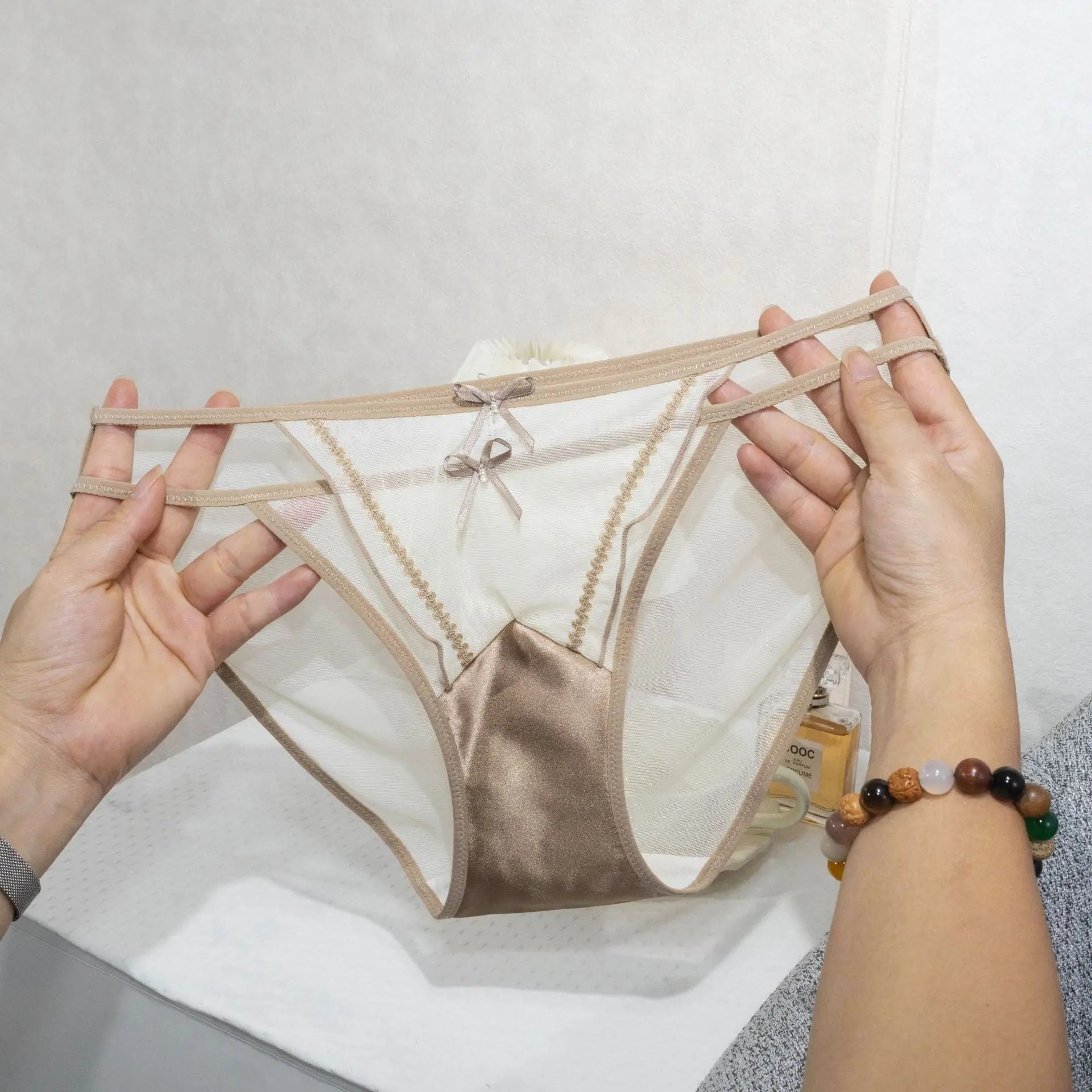 Lace temptation pure desire panties women breathable not stuffy sexy mesh bow women's panties low rise briefs Alice Thong