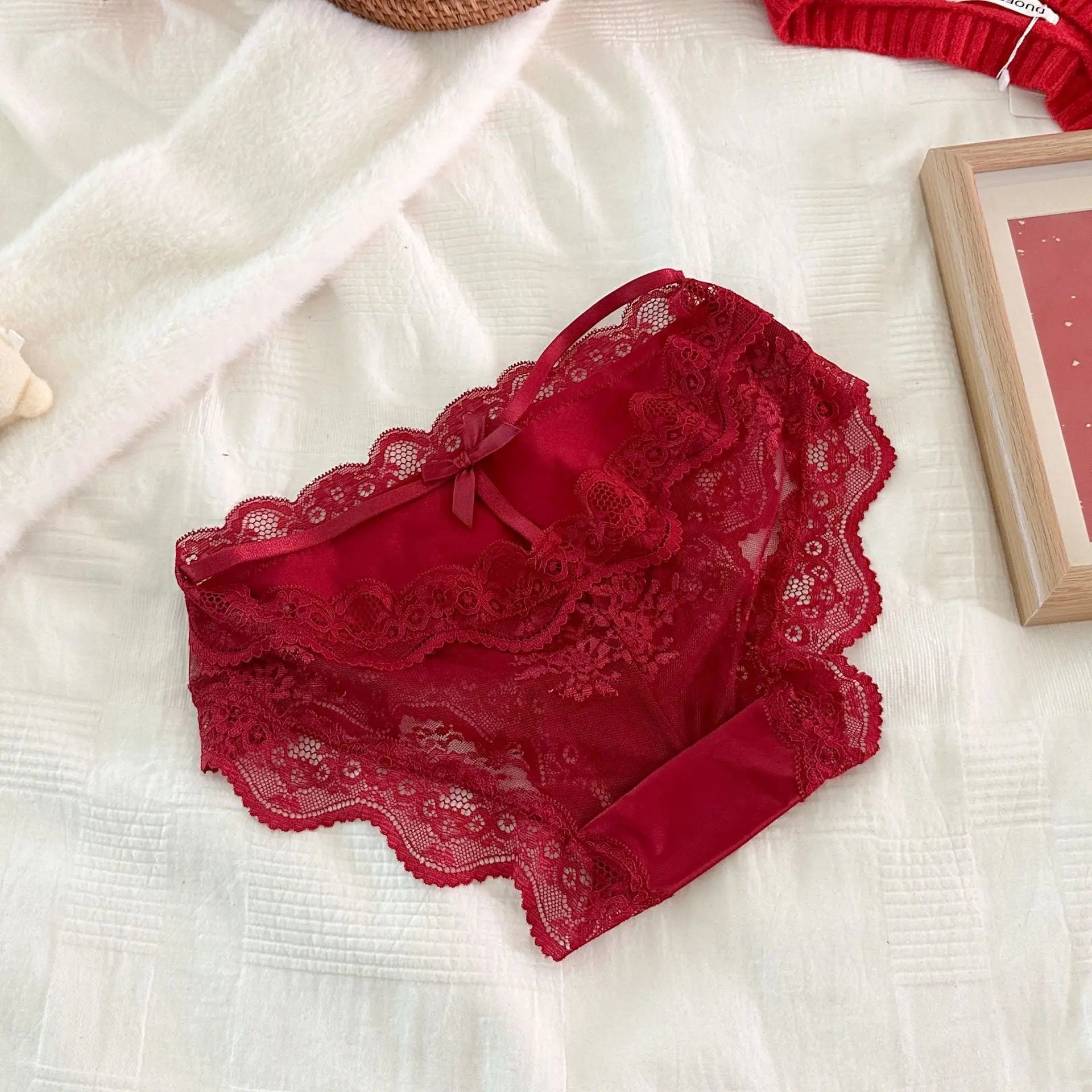 Sexy lace satin panties for women with low waist, pure desire, hollow, large size, breathable, pure cotton crotch briefs red红